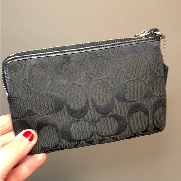 EUC - Coach Signature Jacquard Black Wristlet unbranded strap - Picture 3 of 16